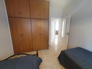 Ancient Paphos - cozy place next to the sea, marina, historical sites, buses, mall, and market - Paphos - 1