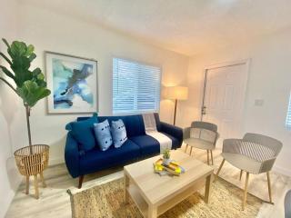 Beautiful & Relax Family House 2/1- Free Parking - Miami - 3