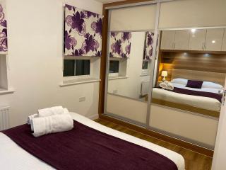 Spacious 2 Bed House for Corporate and Family Stays - 8