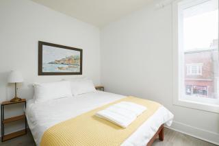 Chic Plaza St-Hubert Apt 2BR 2BA - 3