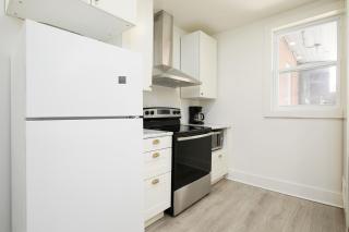 Chic Plaza St-Hubert Apt 2BR 2BA - 4
