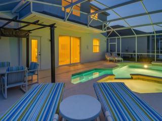 Pool Home * Large Master Bedroom - Davenport - 6