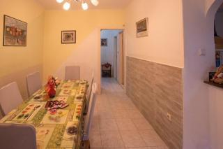 Guest house with garden - Zuvan - 8
