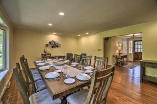 Updated Ranch-Style Home with Scenic Deck, Pond - Kingsport - 1