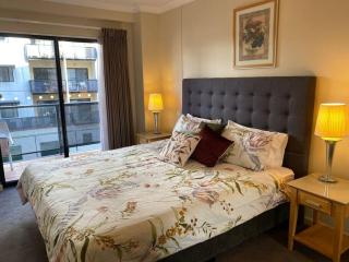 RIVERSIDE CITY VIEW PARKING NETFLIX WIFI WINE FREE - Perth - 3