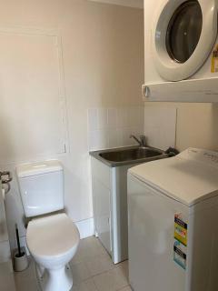 RIVERSIDE CITY VIEW PARKING NETFLIX WIFI WINE FREE - Perth - 2