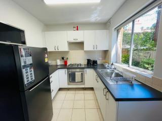 TOP LOCATION CONVENIENT QUIET WIFI NETFLIX WINE - Perth - 2