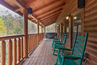 Woodsy Retreat with Hot Tub, 8 Mi to Dollywood! - 9