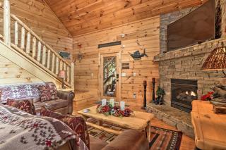 Woodsy Retreat with Hot Tub, 8 Mi to Dollywood! - 6