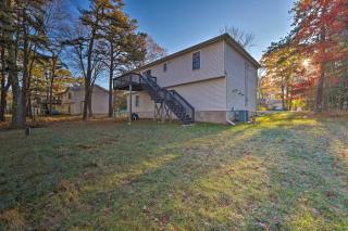 Resort Perks and Lake Access Poconos Retreat - 8