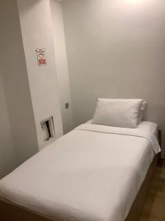 CR.HOTEL - Makkasan - 4