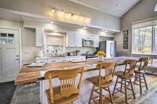 White Mountains Home with Hot Tub - Walk to Town! - North Conway - 8