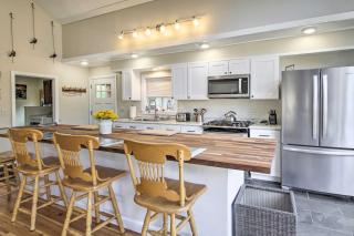 White Mountains Home with Hot Tub - Walk to Town! - North Conway - 7