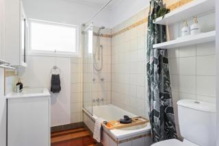 Artist's Cottage - Cosy Home in Quiet Leafy Street - Toowoomba - 3
