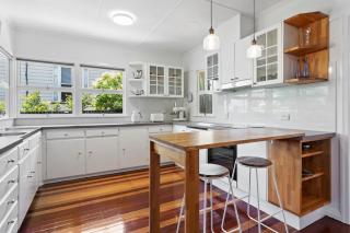 Artist's Cottage - Cosy Home in Quiet Leafy Street - Toowoomba - 0