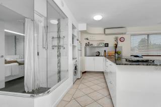 Cairns Esplanade Apartment - Cairns - 7