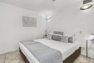 Cairns Esplanade Apartment - Cairns - 6
