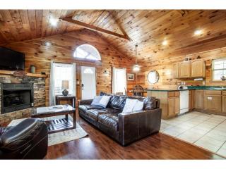 Papa Bear - Private with Hot Tub, Pool Table, and View - Sevierville - 9