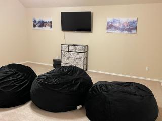 Modern 3BR House - Game Room, Office, Backyard - The Colony - 1
