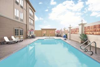 La Quinta by Wyndham Laredo Airport - Laredo - 2