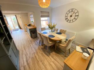 Refurbished Victorian Villa- Free Parking- Sleeps6 - 3