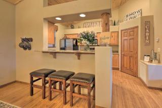 Less Than 4 Mi to Fool Hollow Lake Cabin with Tranquil Deck - 2