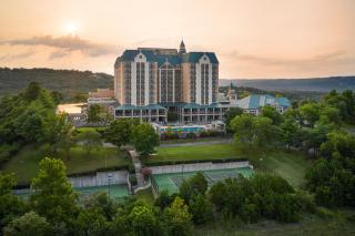 Chateau on the Lake Resort Spa and Convention Center - 9