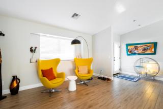 Beautiful Palm Springs Home large private yard - 2