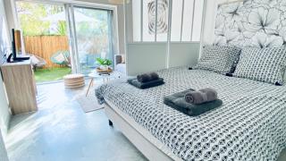 Le Châtaignier Modern center parking garden - Antibes - 9