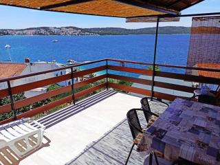 Apartment in Okrug Gornji with sea view, terrace, air conditioning, W-LAN 5045-1 - Trogir - 0
