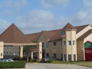 Guesthouse Inn & Suites Lexington - 8
