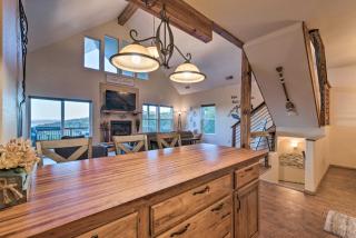 Pet-Friendly Branson West Lodge with Hot Tub! - Branson West - 1