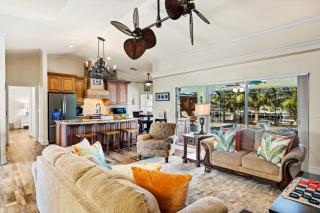 Direct Access Waterfront Villa with Heated Pool & Spa Edgewater Escape Roelens Vacations - Cape Coral - 1
