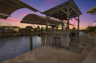 Waterfront Petite Retreat with Private Pool & Gulf Access - Villa Boat House - Roelens Vacations - Saint James City - 0