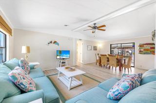 Waterfront Petite Retreat with Private Pool & Gulf Access - Villa Boat House - Roelens Vacations - Saint James City - 7