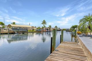 Waterfront Petite Retreat with Private Pool & Gulf Access - Villa Boat House - Roelens Vacations - Saint James City - 4