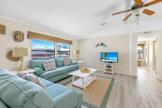 Waterfront Petite Retreat with Private Pool & Gulf Access - Villa Boat House - Roelens Vacations - Saint James City - 2