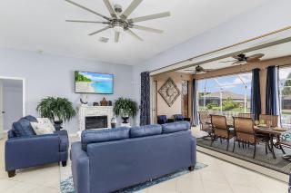 Waterfront Paradise with Heated Pool, Kayaks, & Game Room Villa Cape Paradise Roelens Vacations - Cape Coral - 4