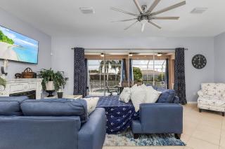 Waterfront Paradise with Heated Pool, Kayaks, & Game Room Villa Cape Paradise Roelens Vacations - Cape Coral - 1