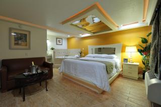 Romantic Inn & Suites - 4