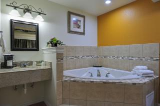 Romantic Inn & Suites - 3