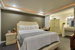 Romantic Inn & Suites - 6