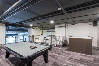 Modern 1BR Apt with Rooftop, Gym, and Parking - Milwaukee - 6