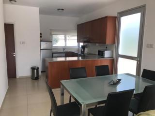 Coral Bay Villa 7, walking distance to the beach - 5