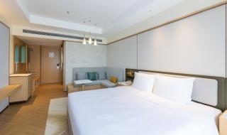 Holiday Inn Chongqing Guanyinqiao by IHG - 2