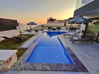 Centrally located Luxury Villa: Alesta - 8