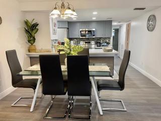 Grand Family 3BR Condo Apartment near Disney Parks - 6