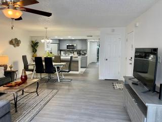Grand Family 3BR Condo Apartment near Disney Parks - 4