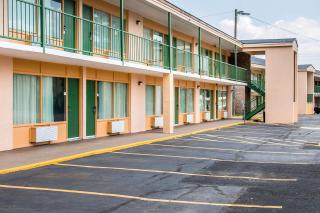 Quality Inn Hinesville - Fort Stewart Area, Kitchenette Rooms - Pool - Guest Laundry - Hinesville - 5