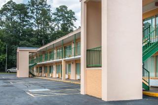 Quality Inn Hinesville - Fort Stewart Area, Kitchenette Rooms - Pool - Guest Laundry - Hinesville - 6